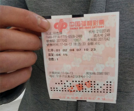 美女张开腿露出尿口来摸